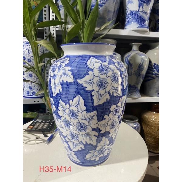 Bình cắm hoa dáng vò cao, men lam vẽ thủ công. Gốm sứ Bát Tràng.