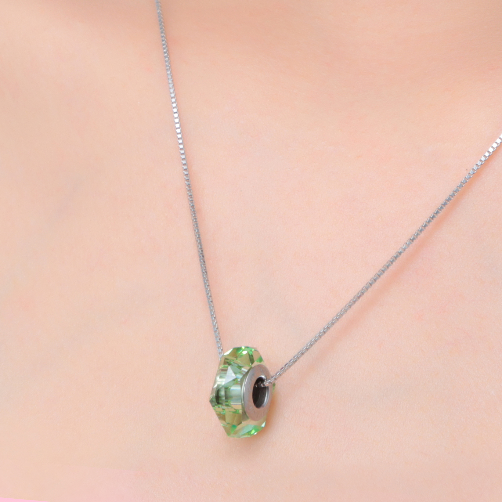 Dây Chuyền Swarovski Đá Xanh Bơ Lấp Lánh