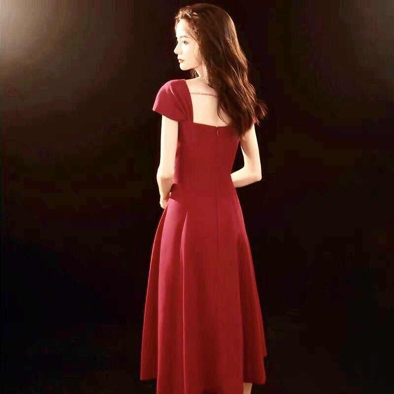 ĐẦM UMI ĐÍNH NGỌC ĐỎ TRƠN NHƯNG KHÔNG KÉM PHẦN QUAN TRỌNG