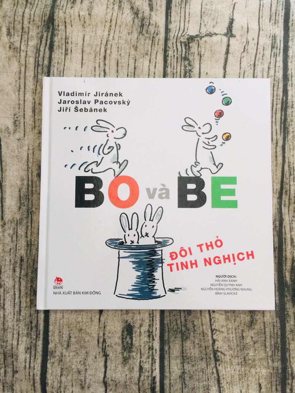 Bo Và Be - Đôi Thỏ Tinh Nghịch