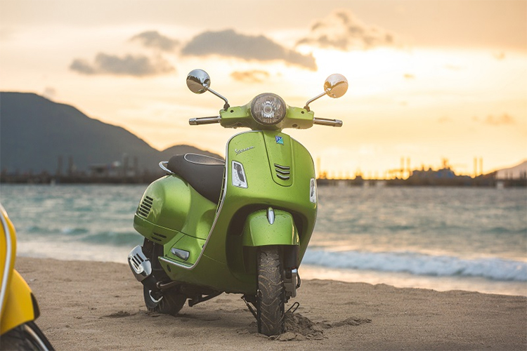 Xe Máy Vespa GTS 300cc ABS - Vàng