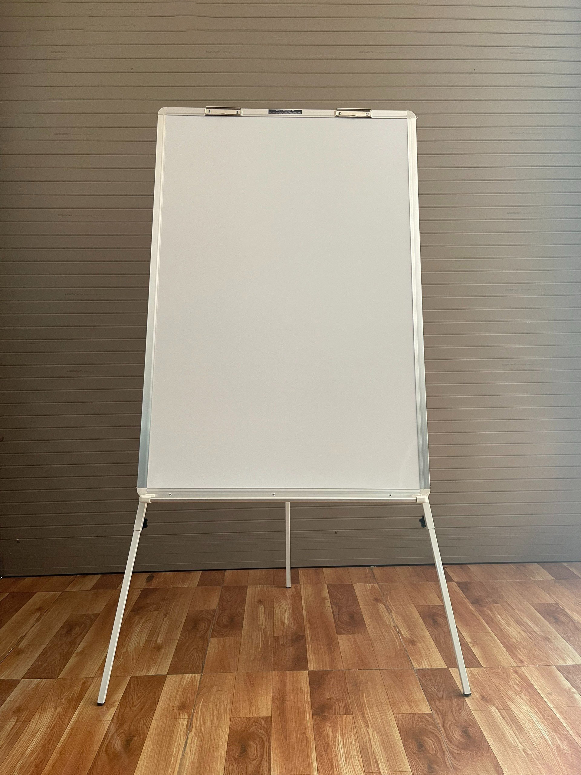 Bảng Flipchart 3 chân viết bút lông Bavico - 60x80cm