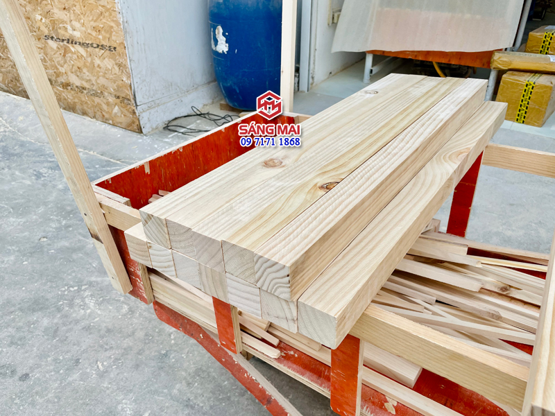 Thanh gỗ thông vuông 4cm x 4cm x dài 80cm + láng mịn 4 mặt