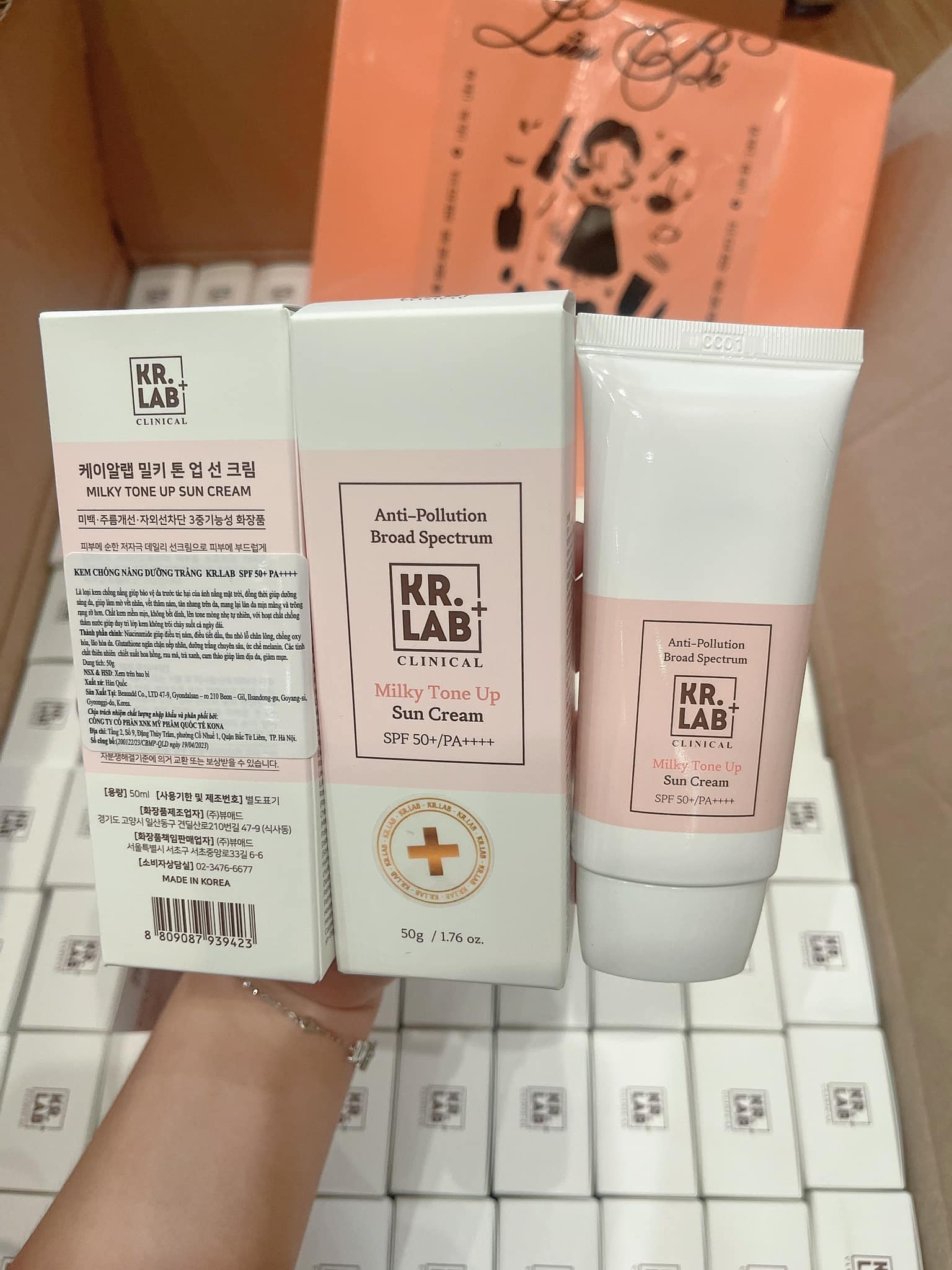 Kem chống nắng Kr. Lab lọ 50ml nâng tông kháng nước kiềm dầu chống nắng spf50+++