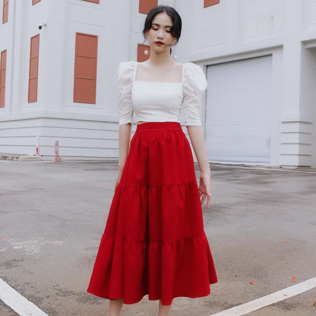 KIOBI – Áo kiểu Ari form croptop ôm cúp ngang ngực, tay phồng lửng nhún thun cổ điển, vải cotton Thái trắng - KIA2061T