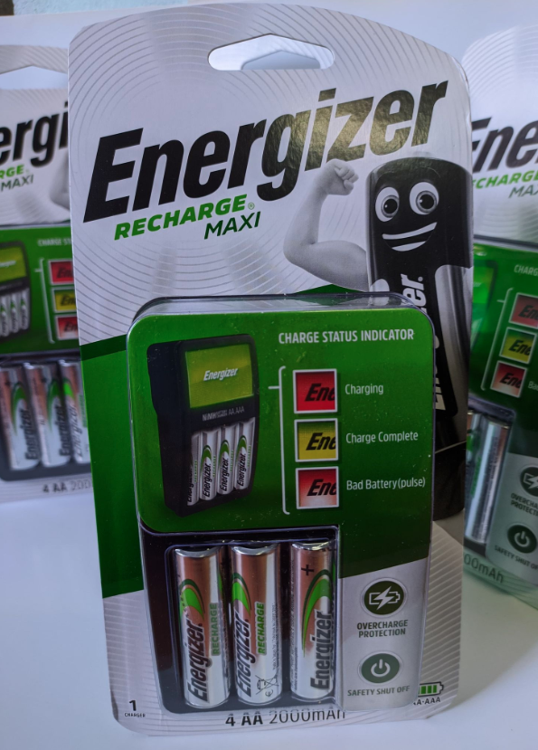 Bộ sạc pin Energizer CHVCM4 Recharge Maxi tặng kèm 4 viên pin sạc AA dung lượng 2000mAh - Hàng chính hãng