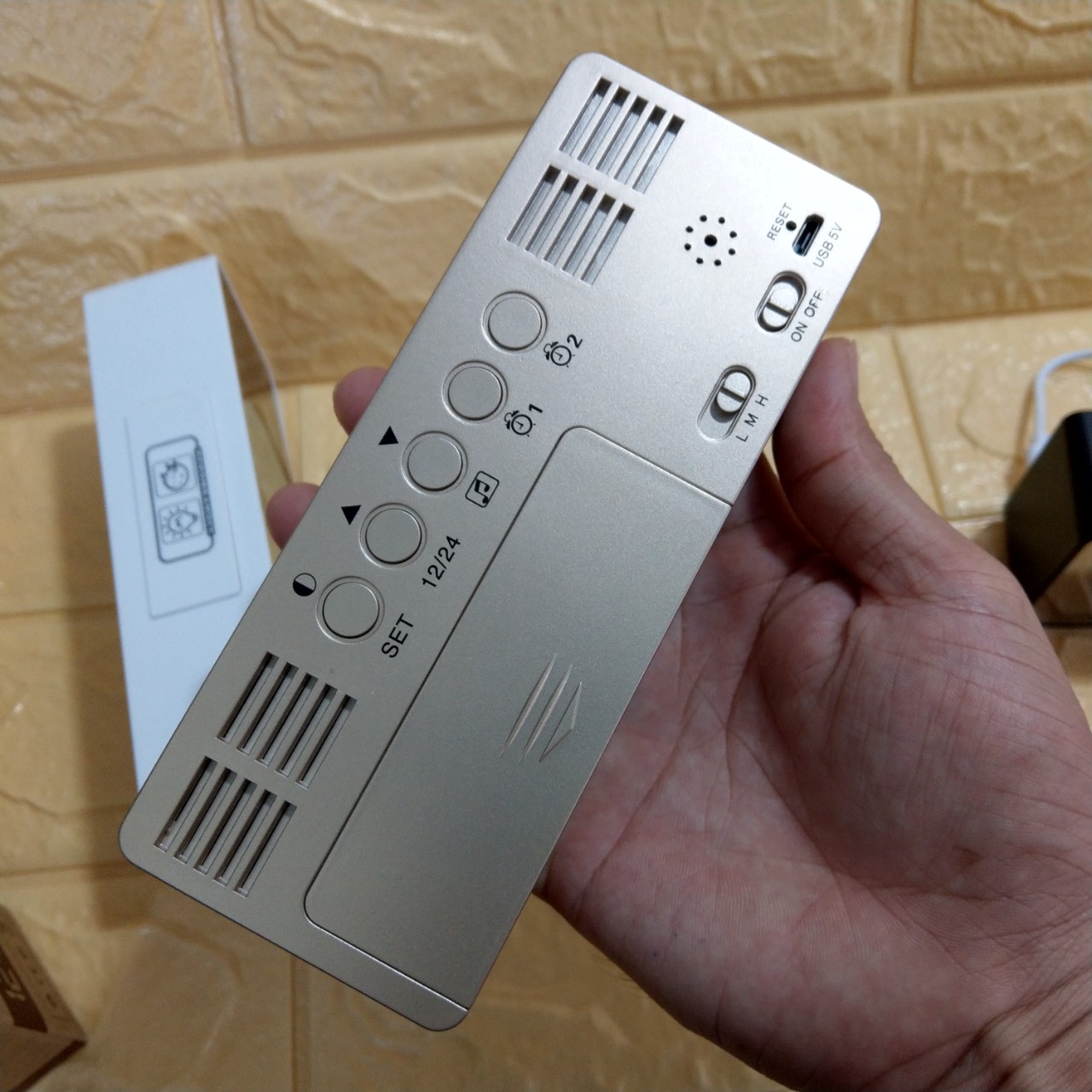 Đồng hồ Led gương có nhạc báo thức - Pin sạc