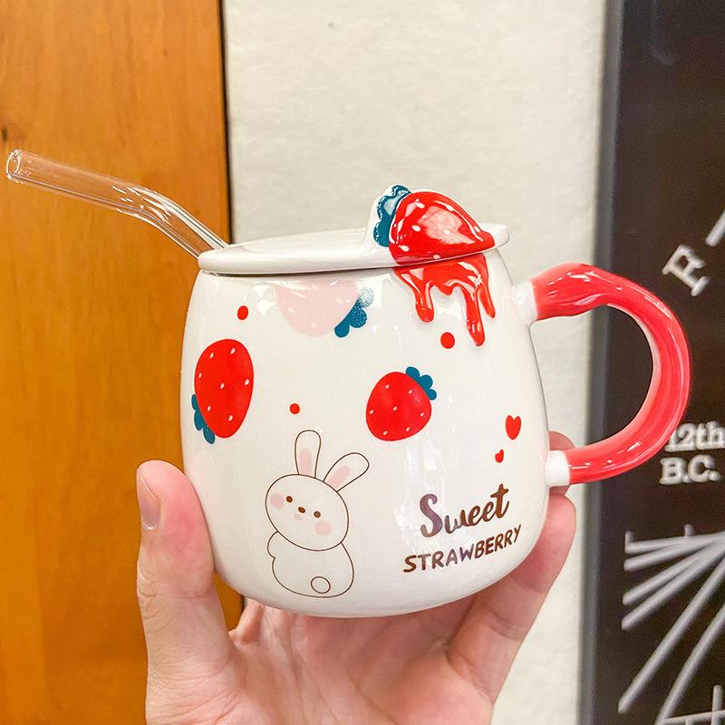Ly sứ trắng họa tiết cute, Cốc sứ uống cà phê, Quà lưu niệm, cute thỏ stawberry, kèm muỗng và nắp trái dâu 380ml
