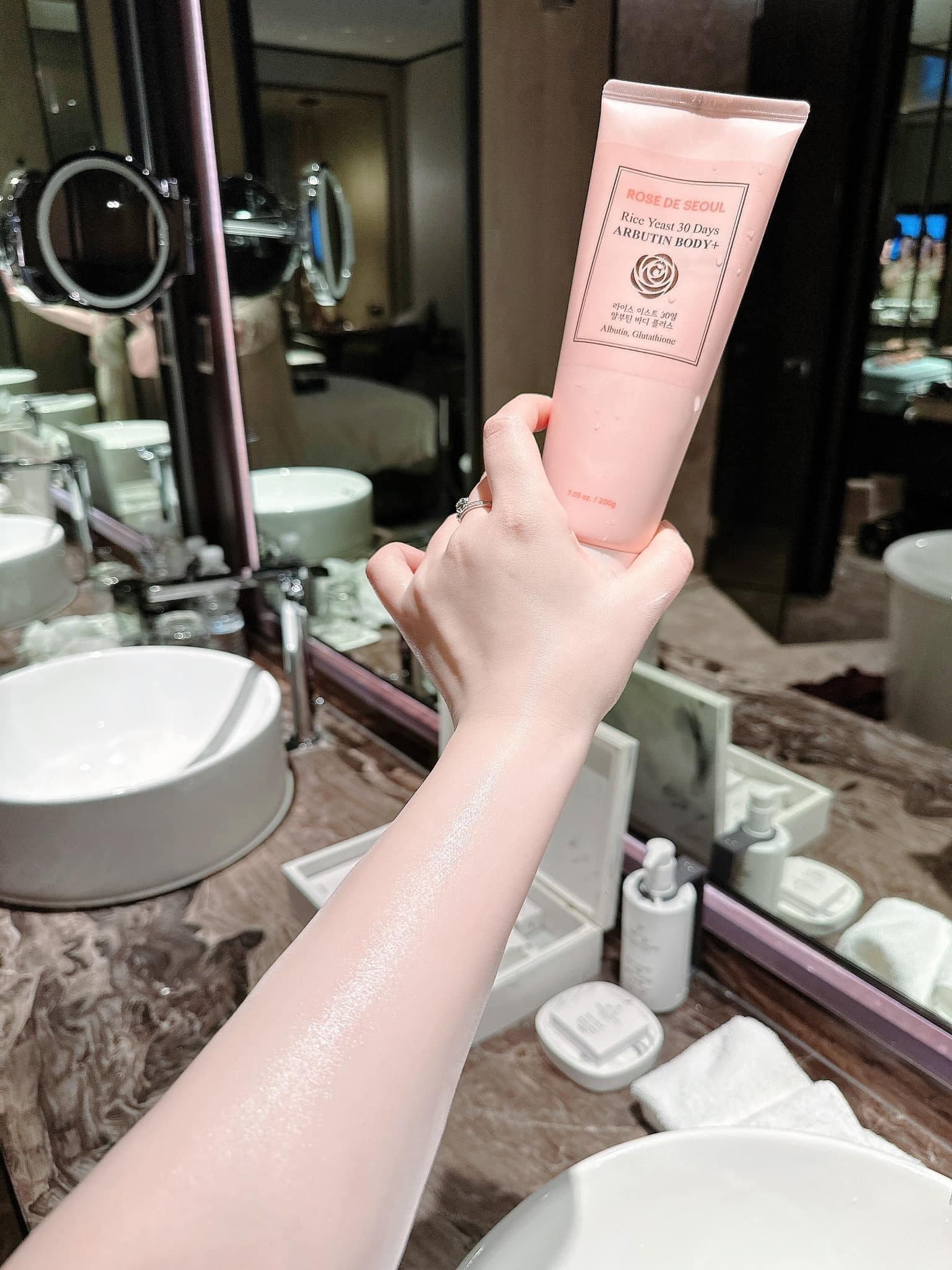 Kem body Rose De Seoul 200g date 2026 Dưỡng Ẩm, Dưỡng Trắng, Không nhờn dính, Không lộ vân