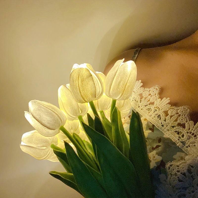 Hoa tuylip có đèn LED bó 10 cành đẹp mãn nhãn
