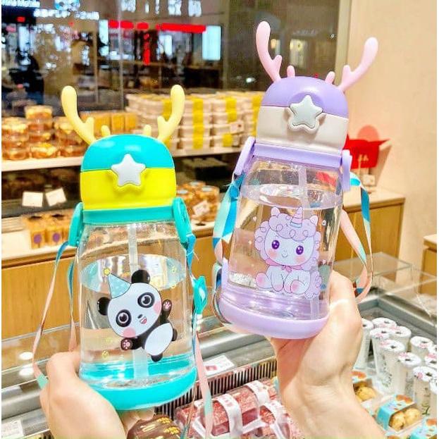 BÌNH ĐỰNG NƯỚC SỪNG HƯƠU CÓ DÂY ĐEO TÍCH HỢP ỐNG HÚT NHIỀU MÀU SẮC ĐÁNG YÊU NHỰA PVC AN TOÀN KHÔNG ĐỘC HẠI