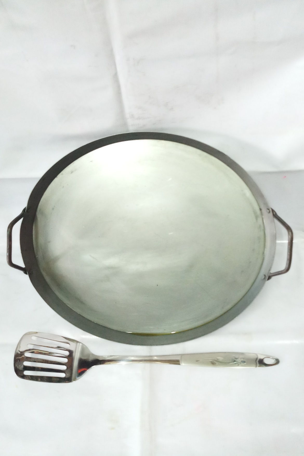 COMBO 1 CHẢO THÉP HAI QUAI CHIÊN BÁNH BỘT,CHIÊN CƠM,CHIÊN NUI,MÌ XÀO BÒ+ 1 SẠN LẬT RÃNH INOX CAO CẤP.