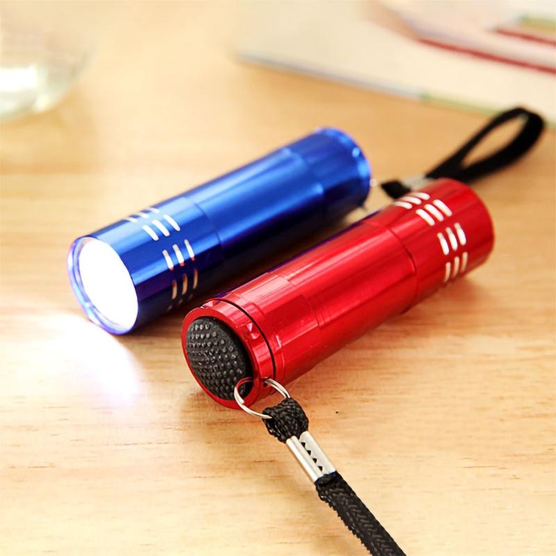 Đèn pin mini 9 bóng LED sử dụng pin AAA