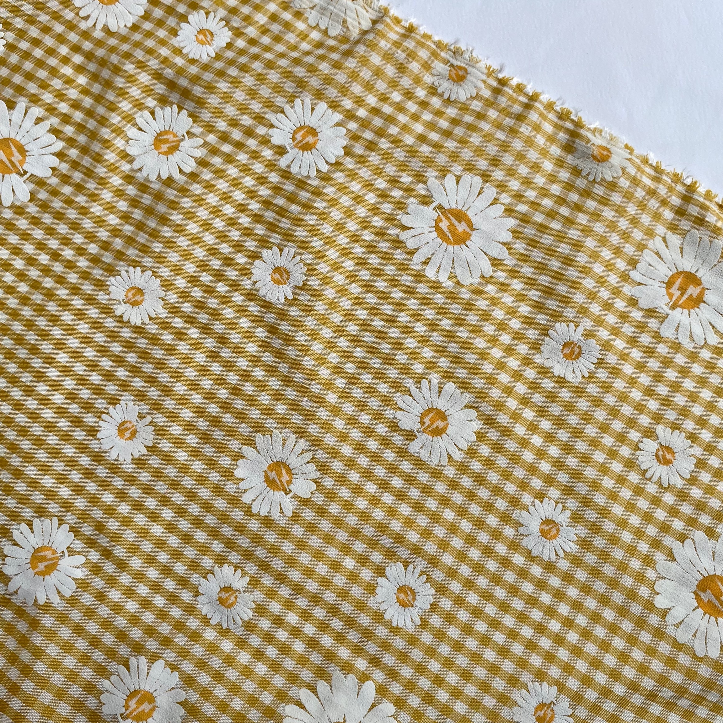 Vải Thô Cotton Pha Vàng Nhỏ Hoa Cúc Sơn Khổ 1m4 - Không Co Giãn - May Đầm, Áo Kiểu, Đồ Bộ, Đồ Trẻ Em