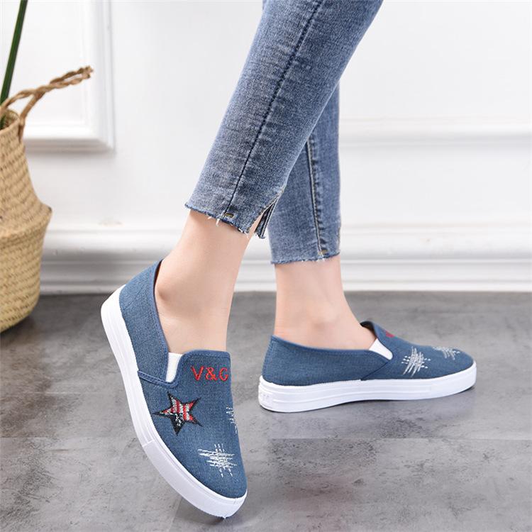 Giày lười nữ vải mềm mũi tròn đế bệt cao 2cm màu xanh jean