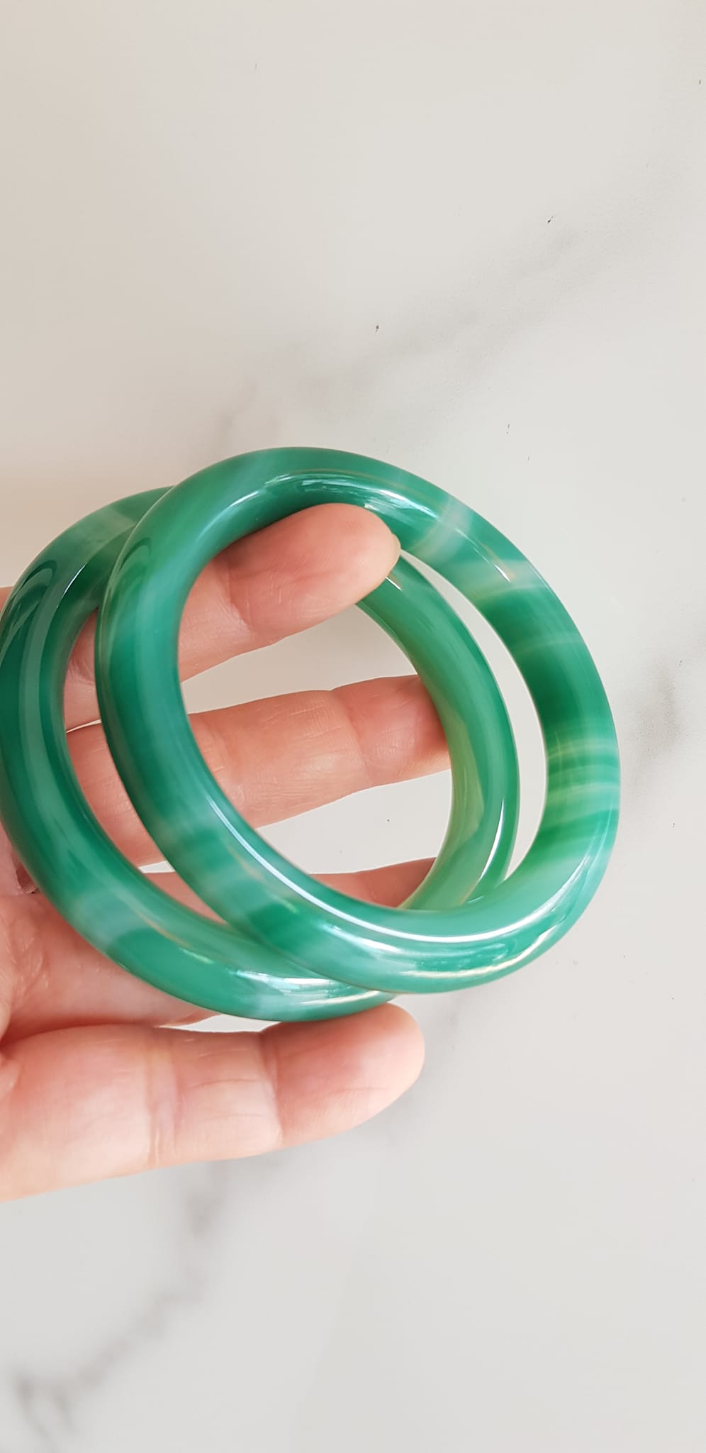 Vòng tay đá mã não xanh vân sọc trắng nhẹ mới Ni 53mm x cọng 9mm Vòng màu xanh ngọc đậm đều vân sọc đẹp ạ Nữ 52kg - 58kg đeo mệnh Mộc hỏa thủy ạ