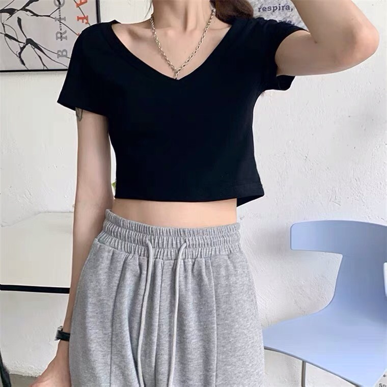 Hình ảnh Áo thun nữ trơn dáng croptop Eva design, áo phông nữ vải thun co giãn 4 chiều cổ V