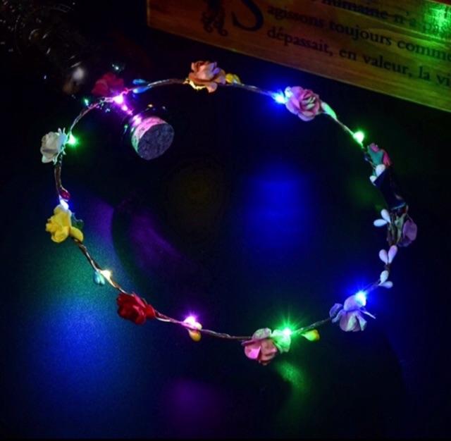 Vòng hoa 7 màu kèm đèn phát sáng