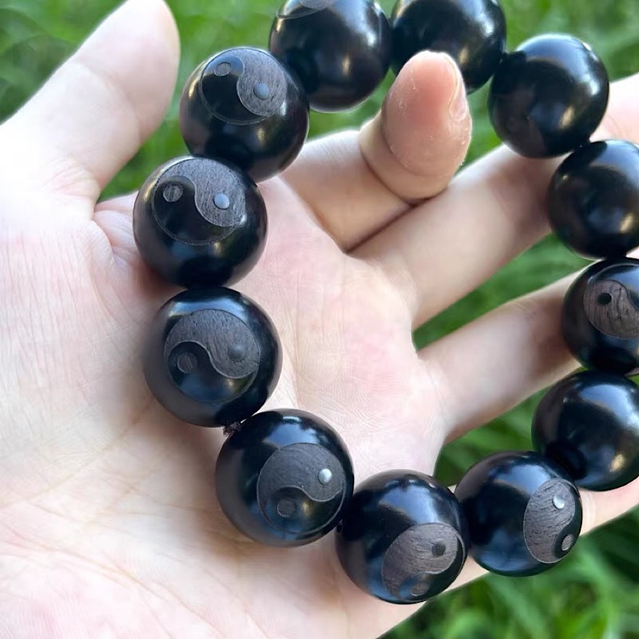 VÒNG TAY GỖ MUN KHẮC THÁI CỰC 15mm