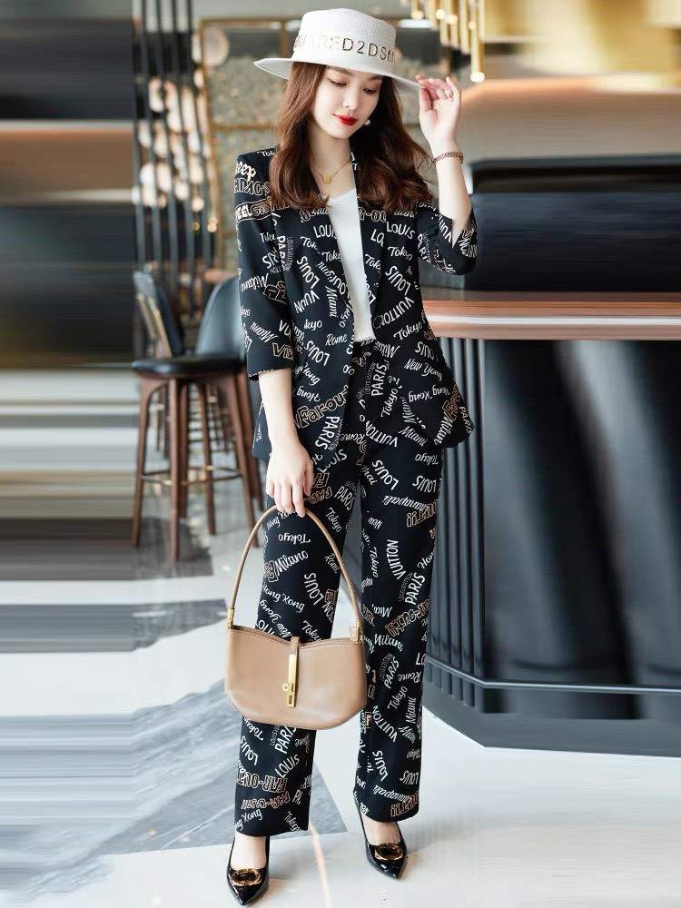 Bộ vest tay lỡ kèm áo thun