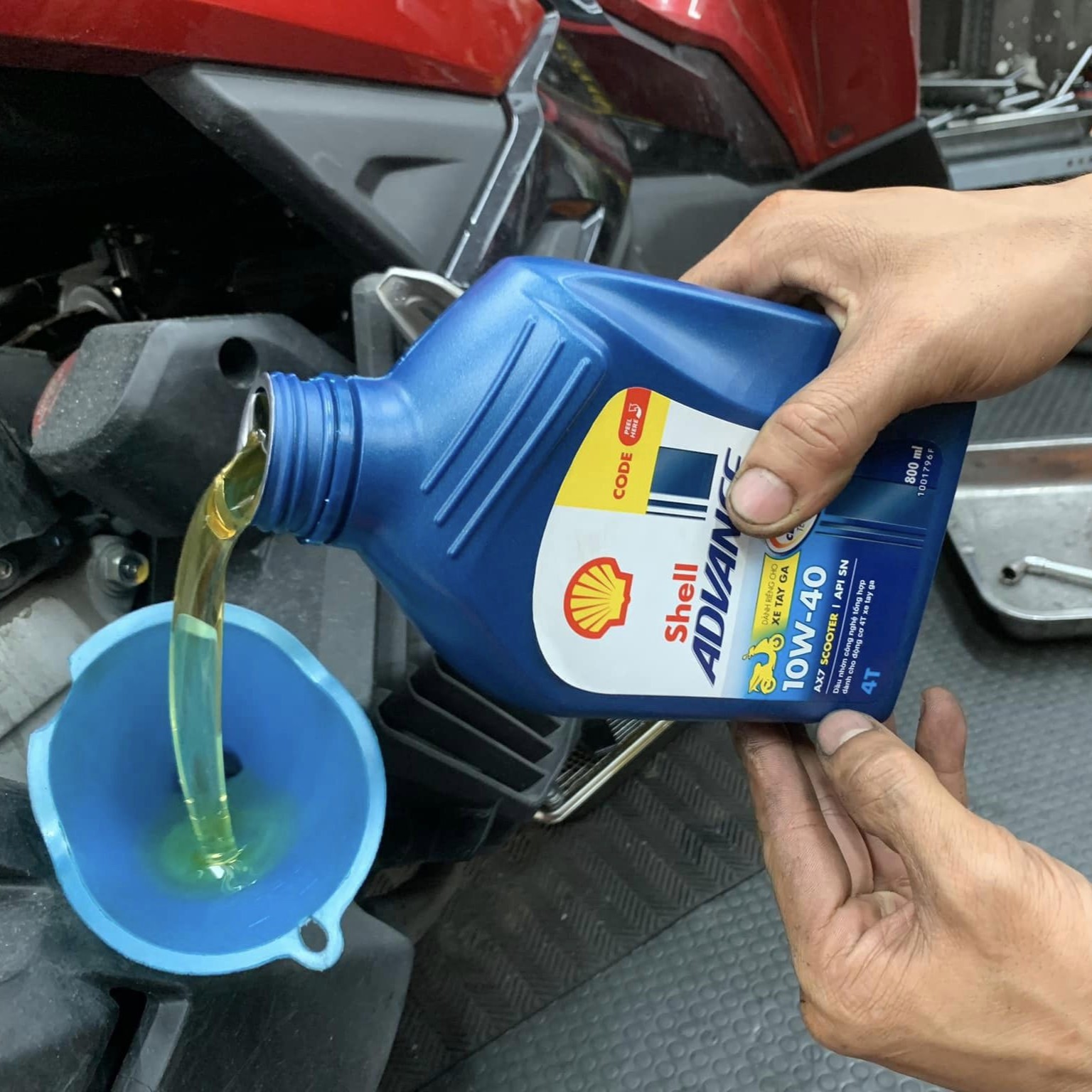 Nhớt Shell Advance AX7 Scooter 10W40 cho xe ga