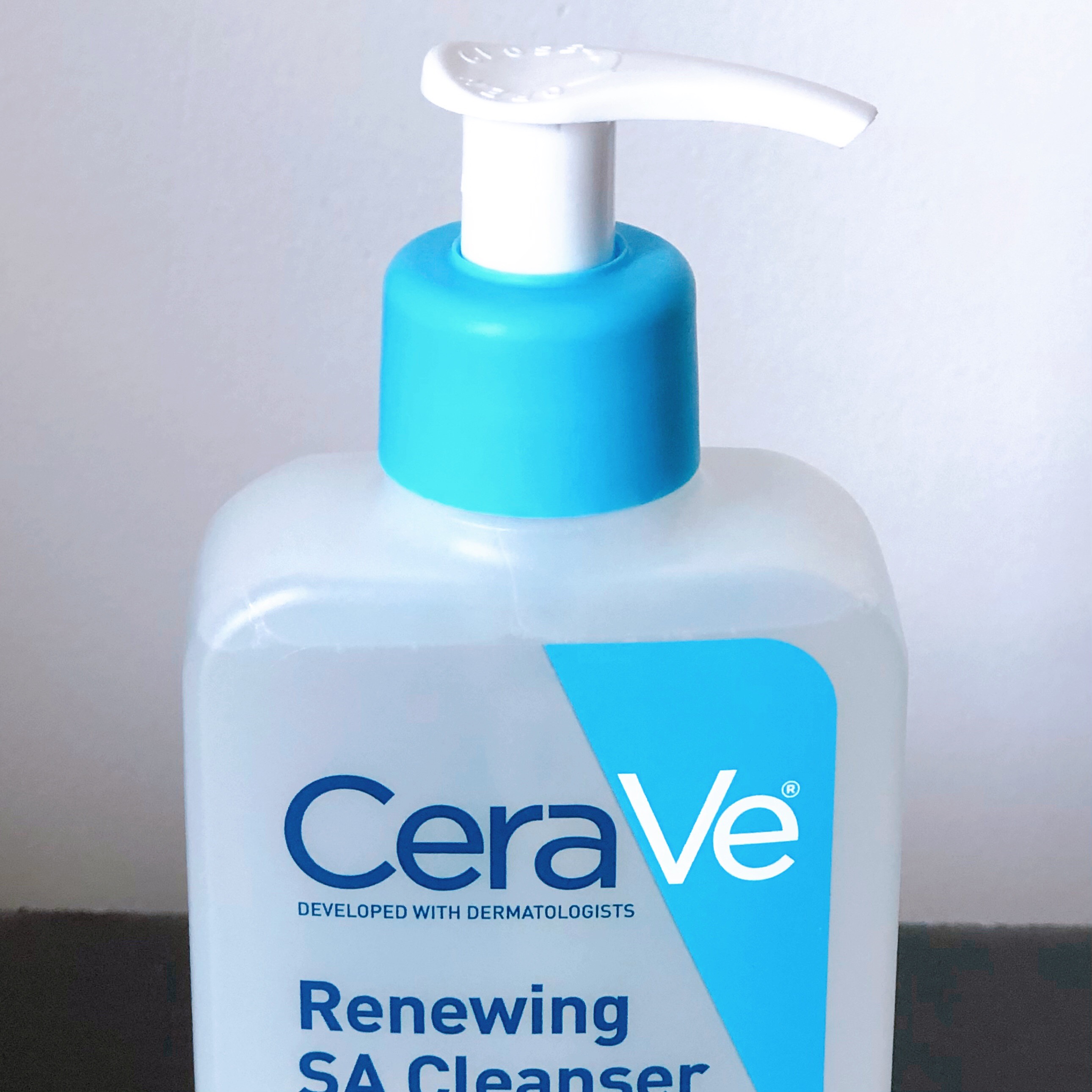 Sữa Rửa Mặt CeraVe Renewing SA Cleanser Dành Cho Da Thường 237ml