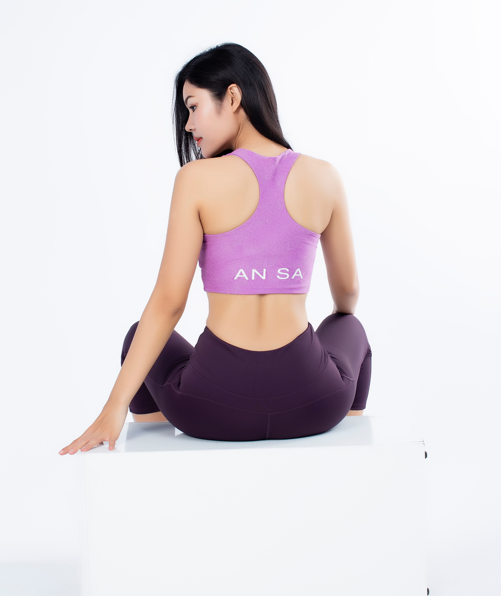 Áo tập Croptop thể thao nữ cổ tim nhiều màu - M