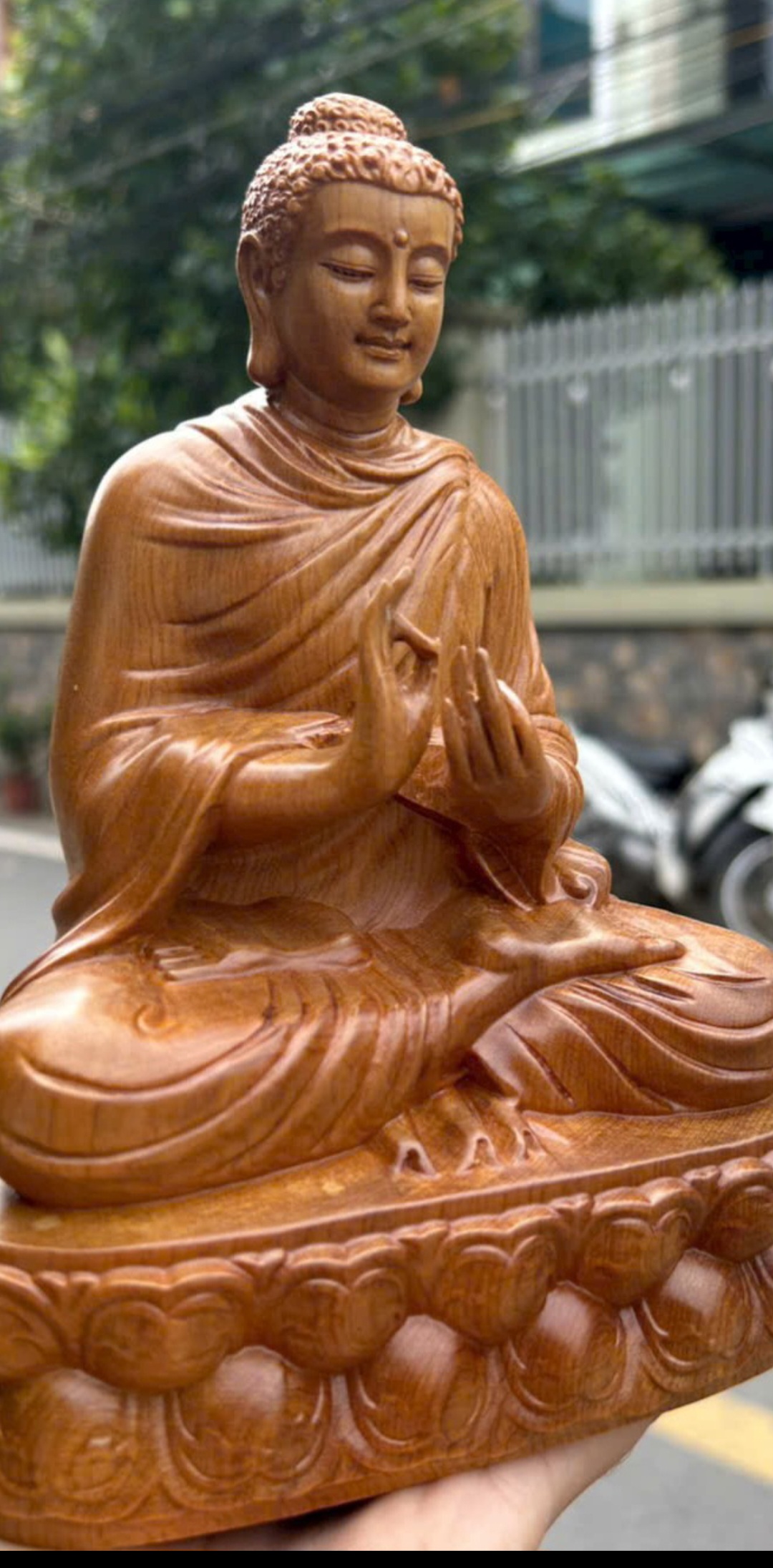 Tượng phật thích ca mẫu ni phật gỗ bách xanh thơm ngọt cao 30x21x14cm