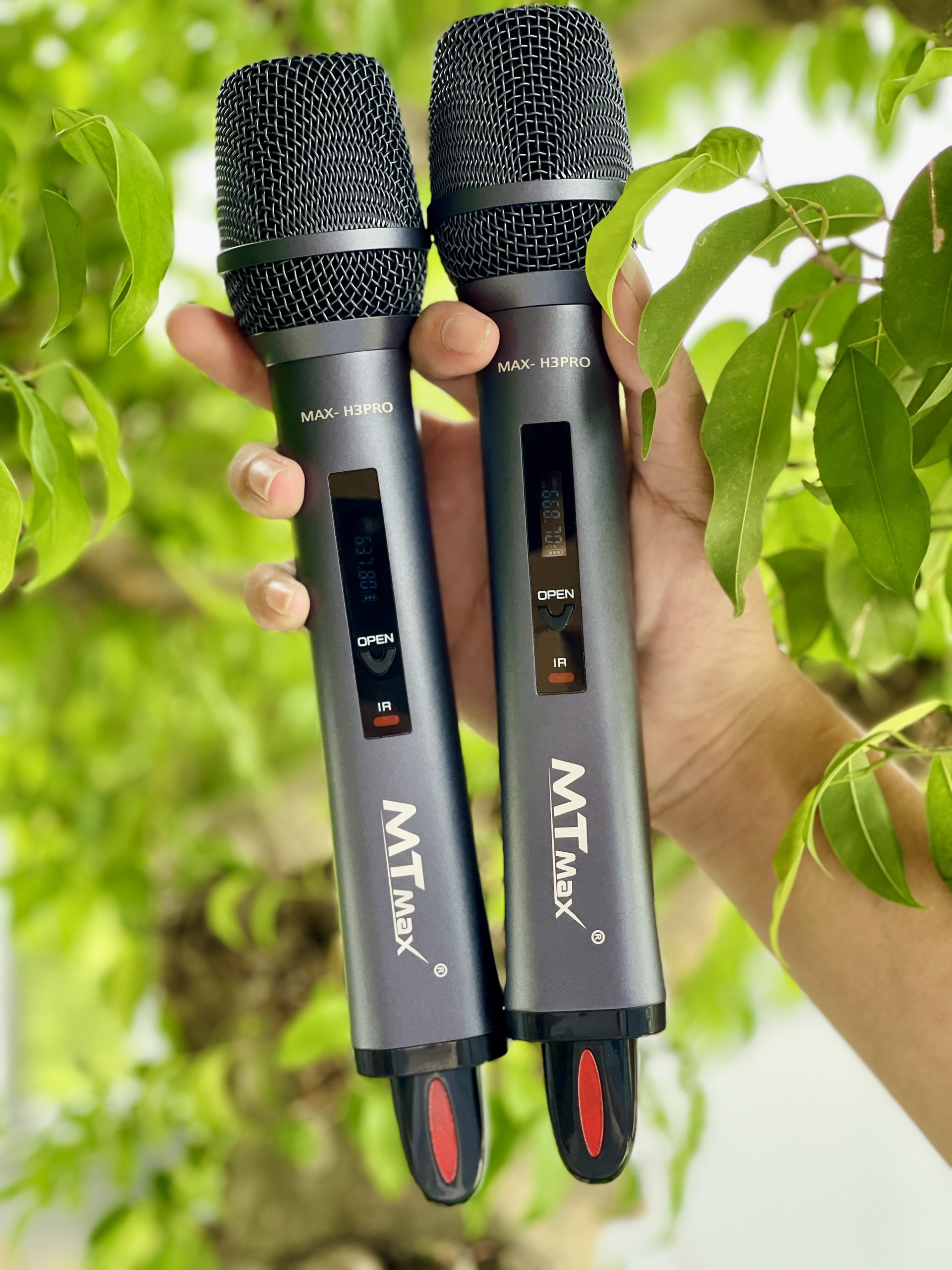 Micro Không Dây Đầu Thu Lớn MTMax H3 Pro Cao Cấp Chuyên Dùng Karaoke Gia Đình, Phòng Trà, Quán Bar, Chống Hú Tốt, Cho Âm Thanh Chuẩn, Trong, Ấm Áp . Hàng chính hãng