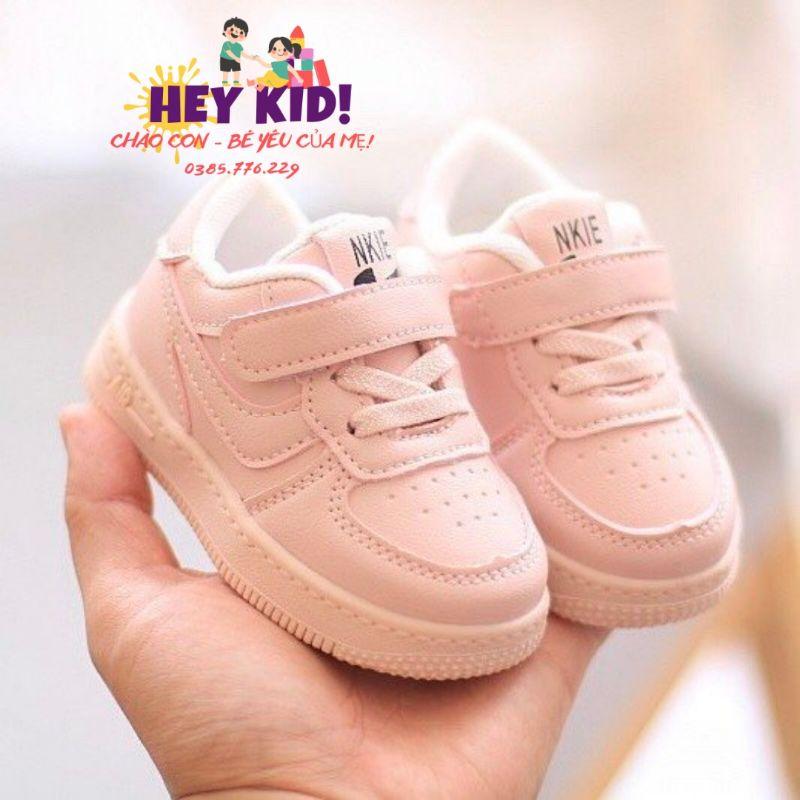 Giày thể thao tập đi cho bé