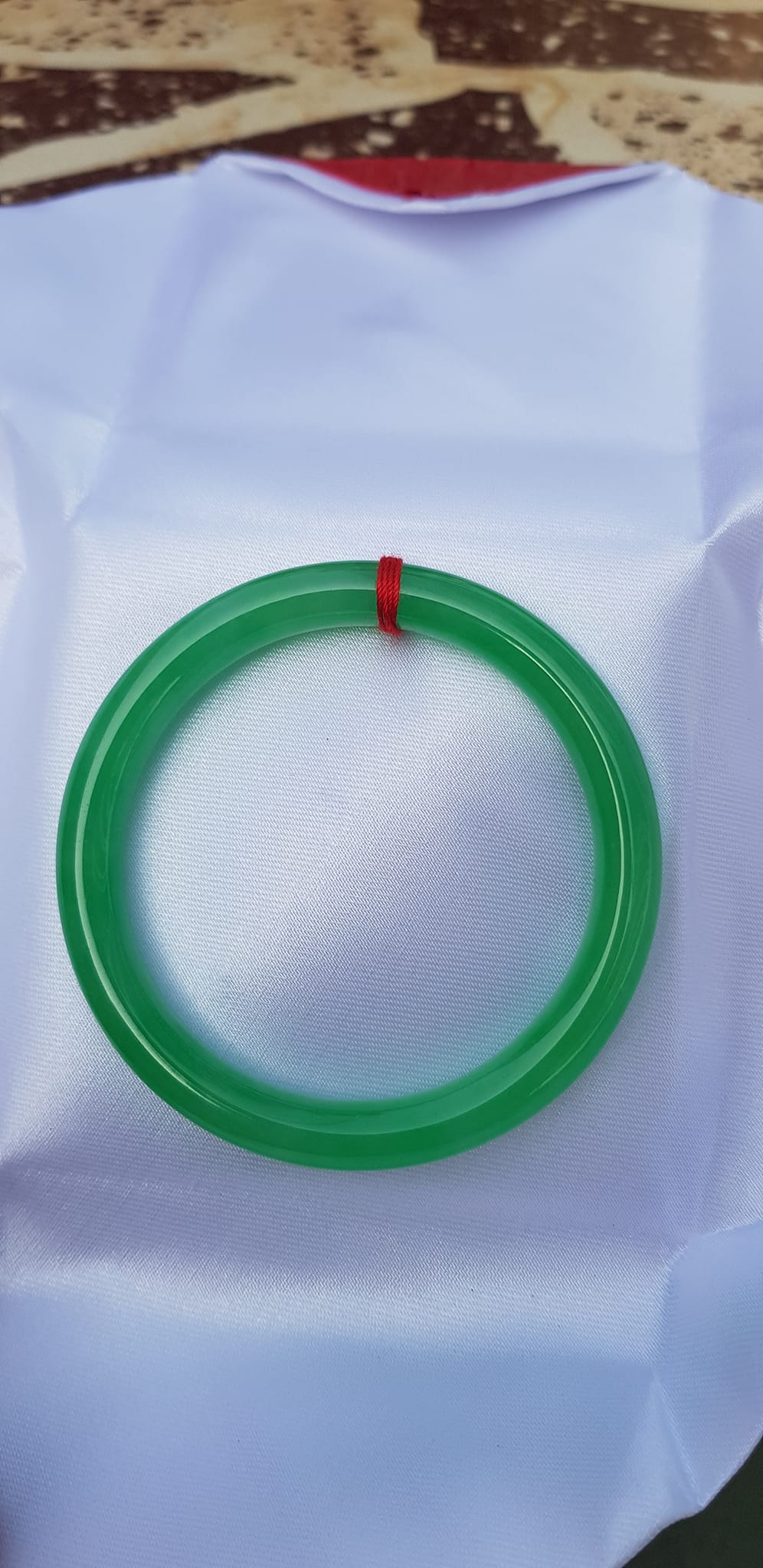 Vòng cẩm thạch Mới Vòng Lý T 52mm x7mm Vòng Xanh lá Đều tươi 52kg - 56kg Nữ mệnh Mộc mệnh Hỏa Thủy đeo ạ