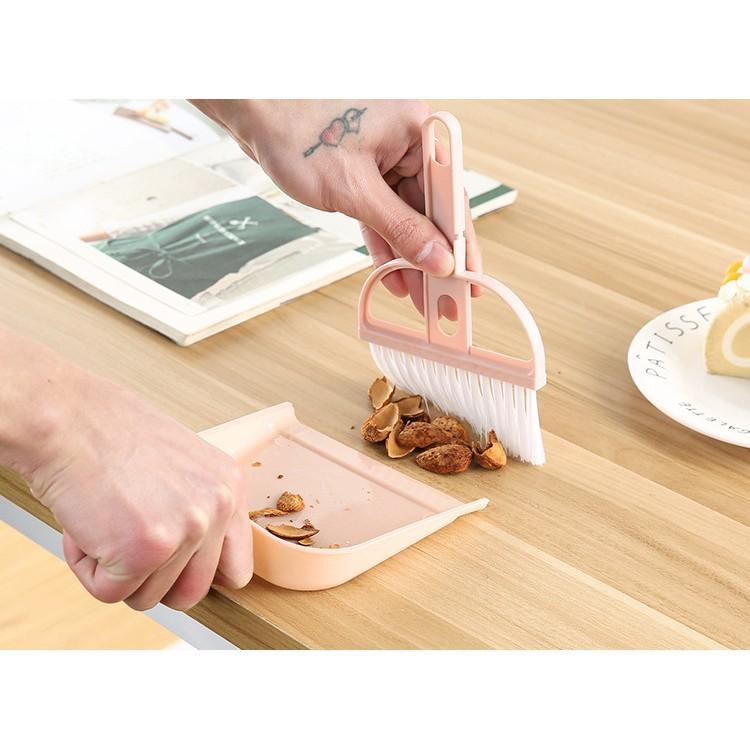 Bộ chổi và hót rác lau dọn bàn ghế, ban thờ