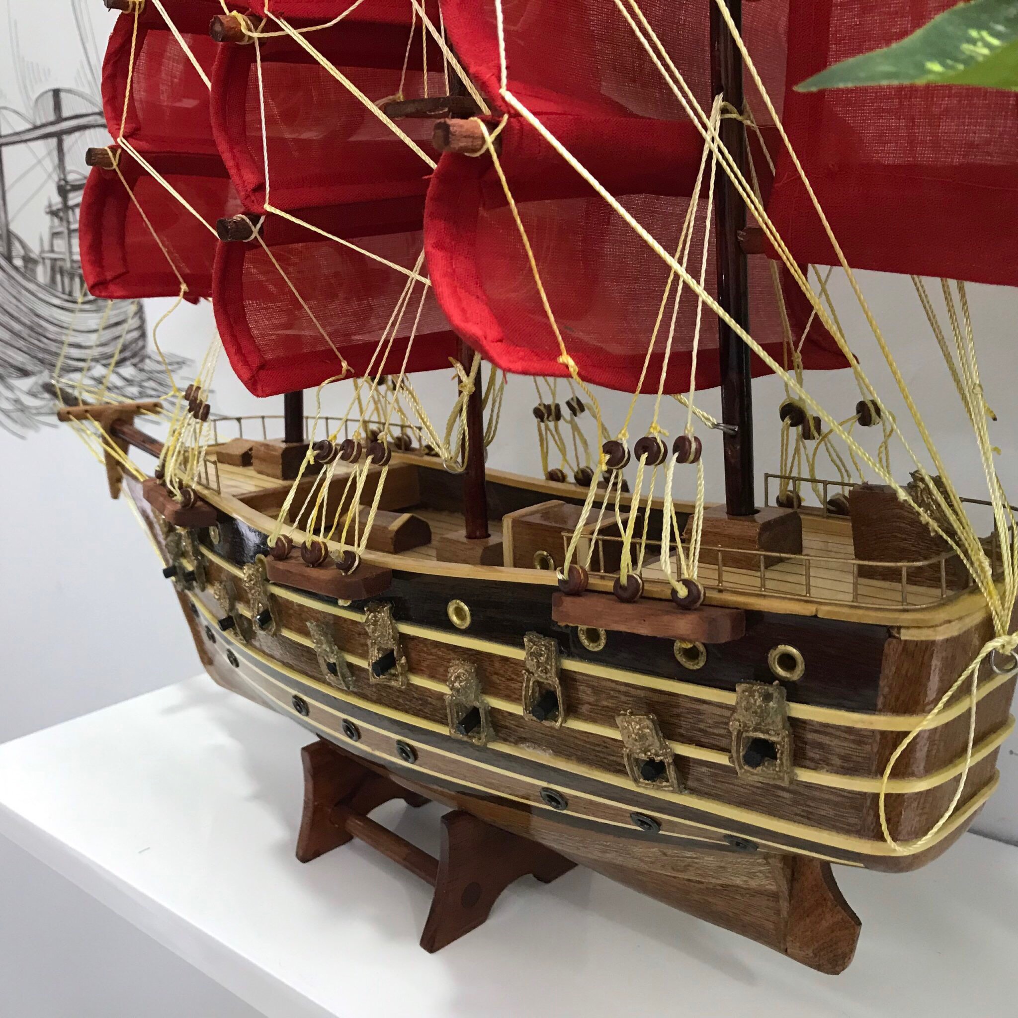 Mô Hình Thuyền Gỗ Chiến Cổ Napoleon Thân 40cm - Loại 2 - Buồm Đỏ