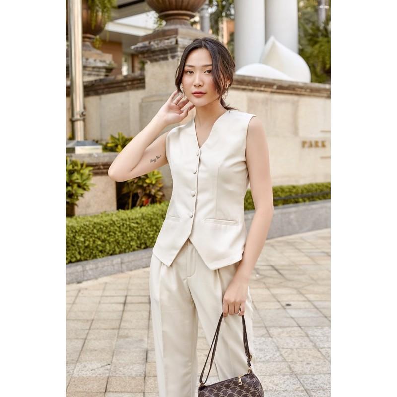 Áo clothesrack sát nách cổ V cài nút bọc Beige