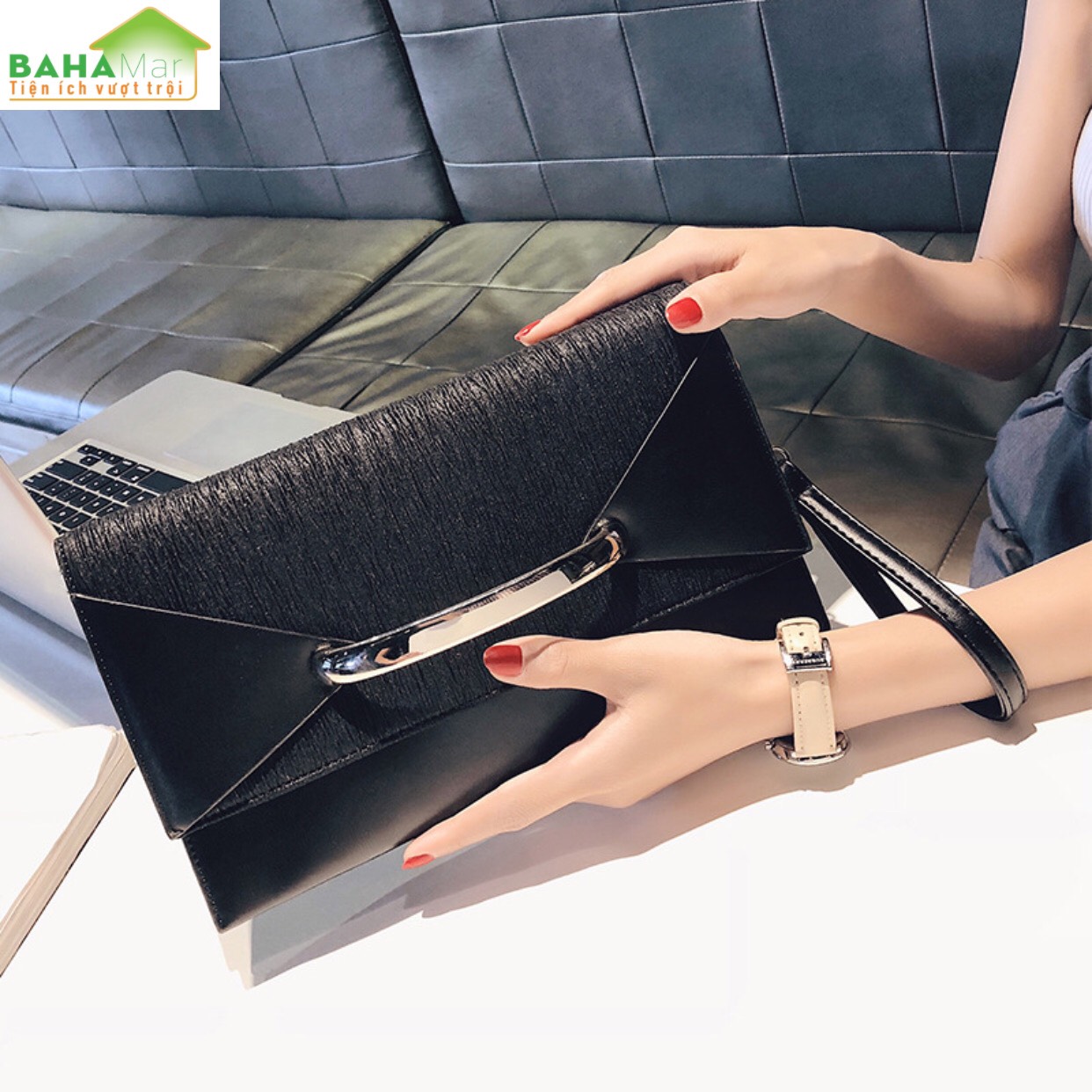 TÚI THỜI TRANG DỰ TIỆC SANG TRỌNG CAO CẤP "BAHAMAR" Với dây đeo vai có thể điều chỉnh. Dây kéo đóng cửa và khóa từ đóng cửa.