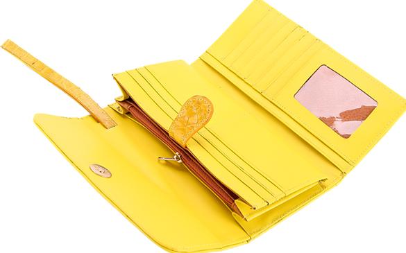 Ví Nữ Da Cá Sấu 3 Gấp Nguyên Con Huy Hoàng HT3299 (19 x 10.5 cm) - Vàng Nghệ