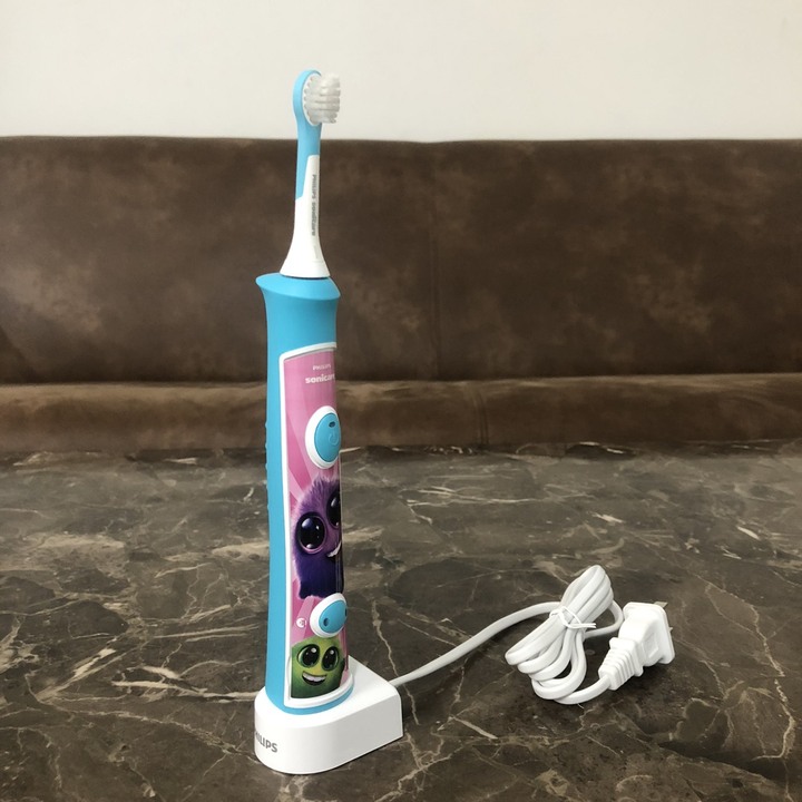 Bàn chải đánh răng điện dành cho trẻ em nhãn hiệu Philips Sonicare For Kids HX6322/04 Kết nối Bluetooth trên ứng dụng - HÀNG NHẬP KHẨU