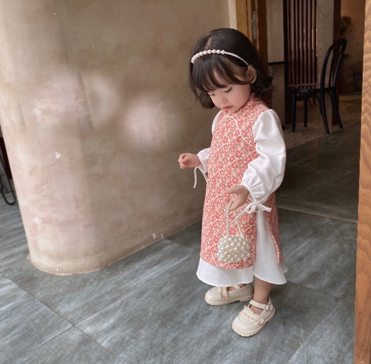 Áo dài cách tân hoa nhí ngọc trai