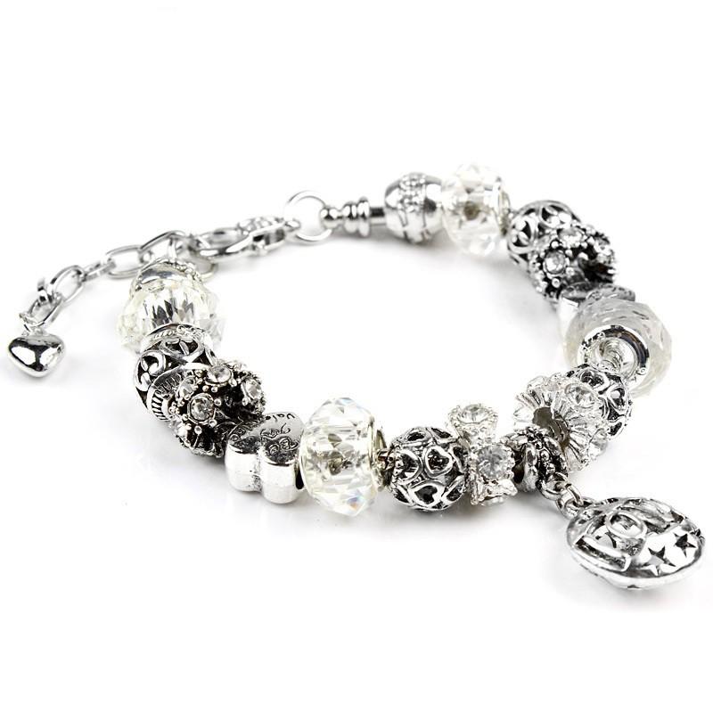 Vòng tay charm chữ Love xinh