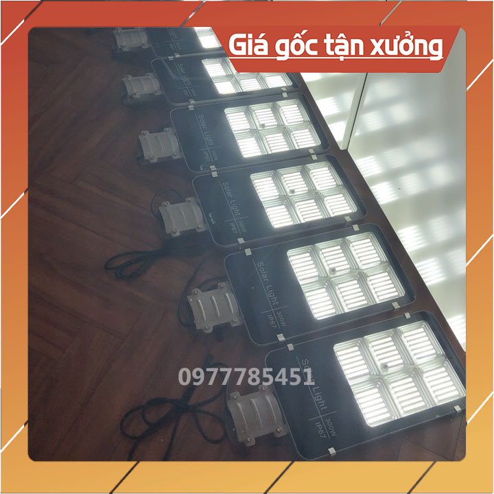 Đèn Năng Lượng Mặt Trời Bàn Chải 300w, Chuẩn IP67, Pin Rời. Sáng Liên Tục 15h. Có Nút Báo Pin Sạc.