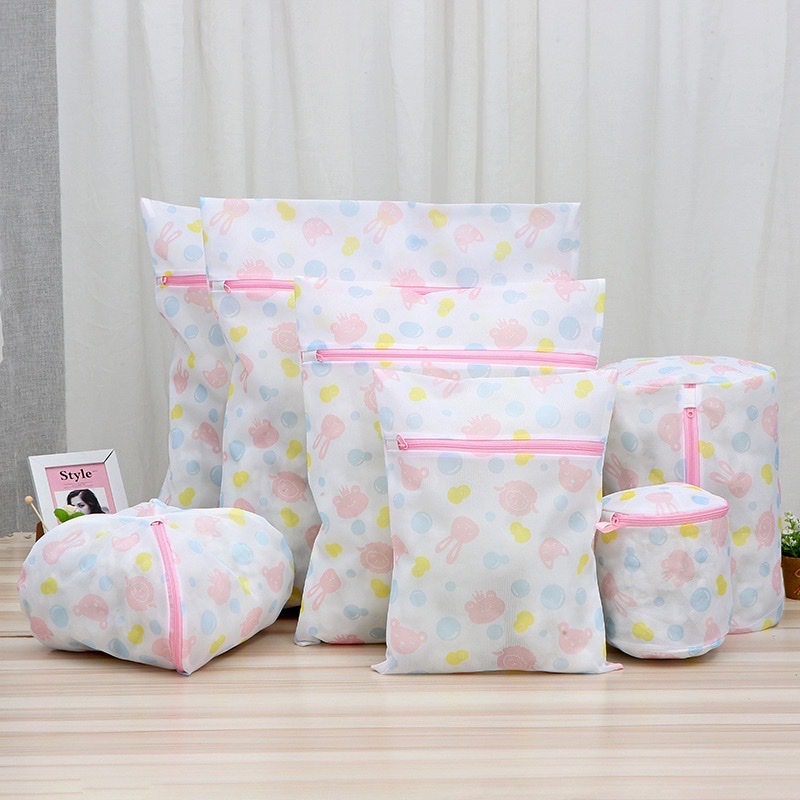 Combo  5 túi lưới đựng đồ giặt , với nhiều kích thước giúp bảo vệ quần áo  không bị hỏng khi giặt bằng máy giặt vô cùng tiện lợi 