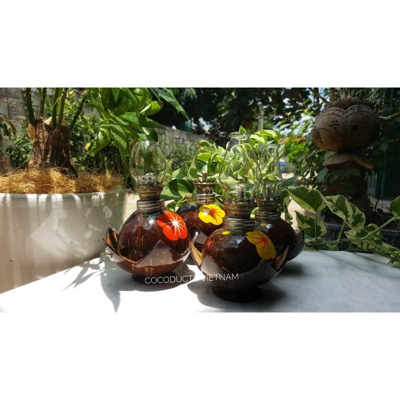 Đèn dầu gỗ dừa chế tác thủ công