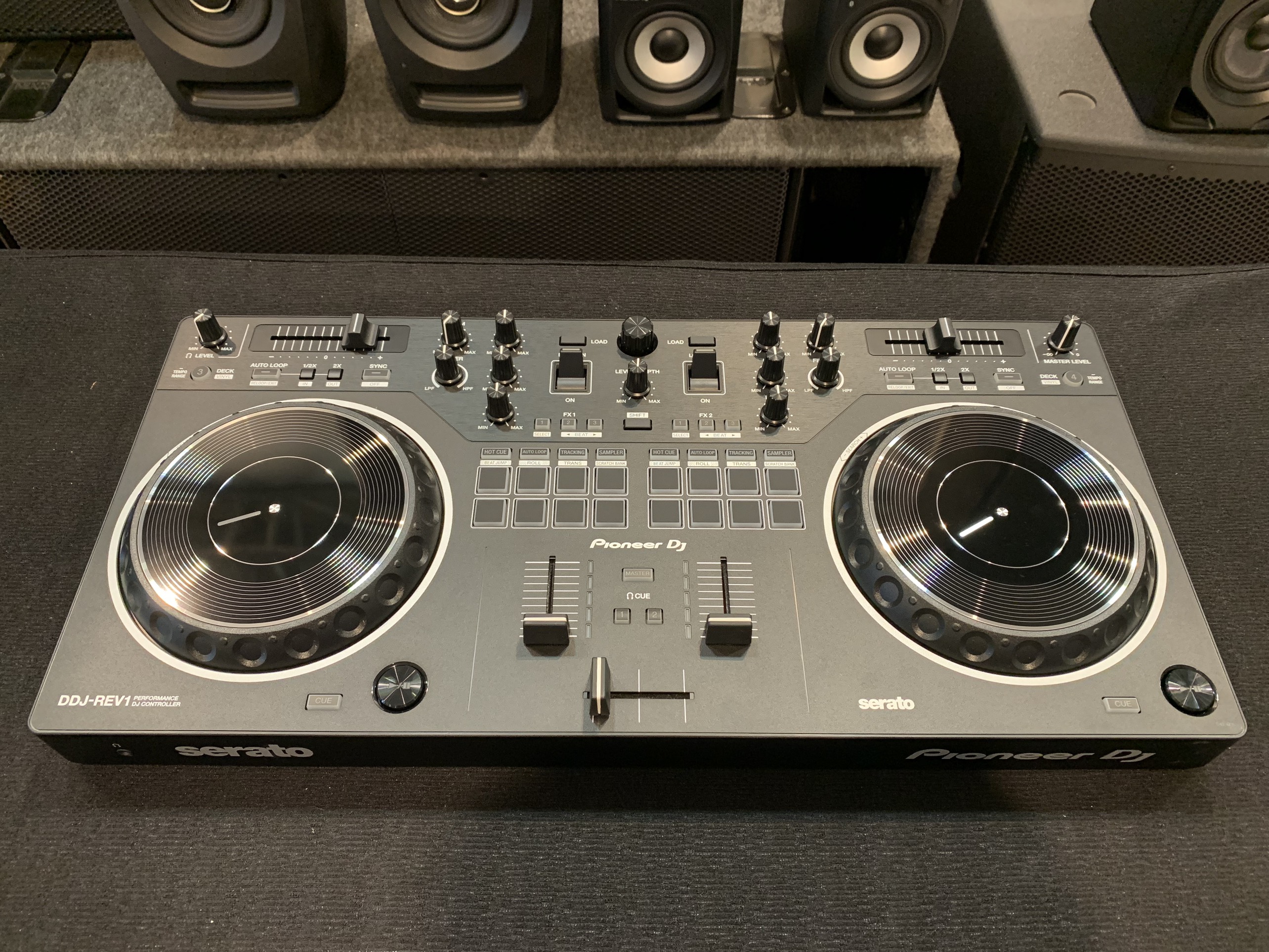 Máy DJ Controller 2 kênh sử dụng Serato DJ DDJ REV1 Pioneer - Hàng chính hãng