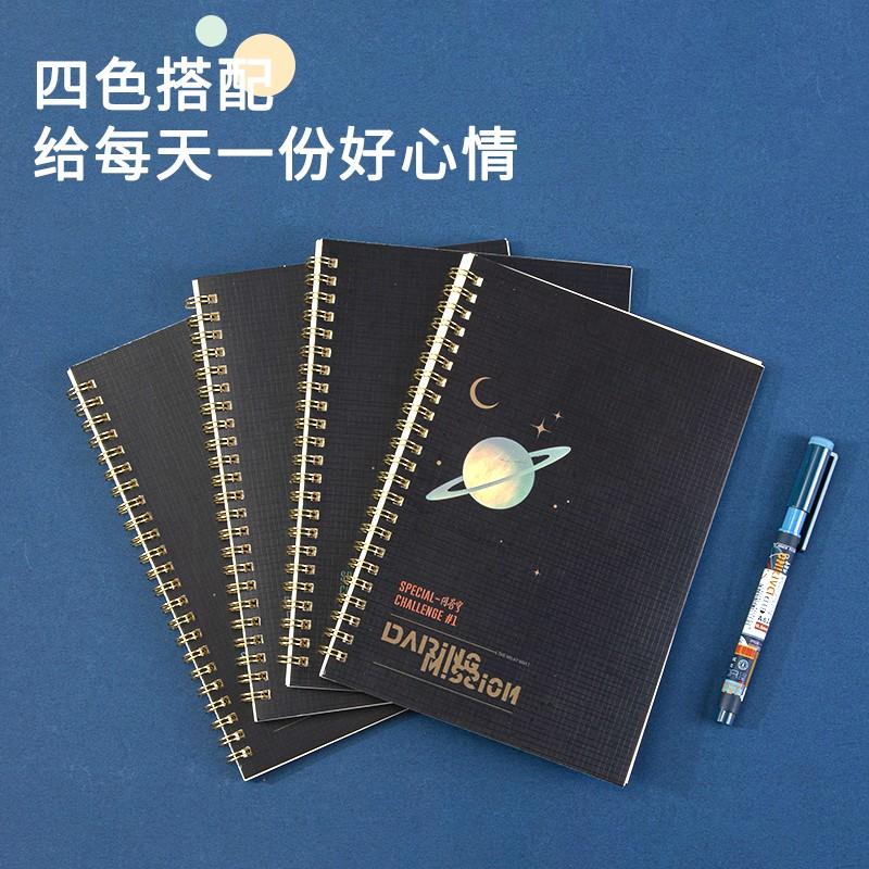 Sổ Tay Ghi Chép A5 Gáy Xoắn 60 Trang Deli - Kẻ Ngang - Phù Hợp Làm Sổ Tay Kế Hoạch Life Planner - Bìa Họa Tiết Phi Hành Gia - LA560-N12