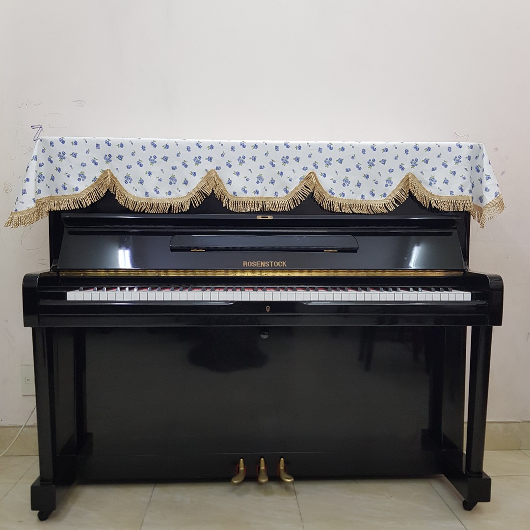 Khăn phủ đàn Piano mẫu nền vải trắng hoa xanh dương nhỏ