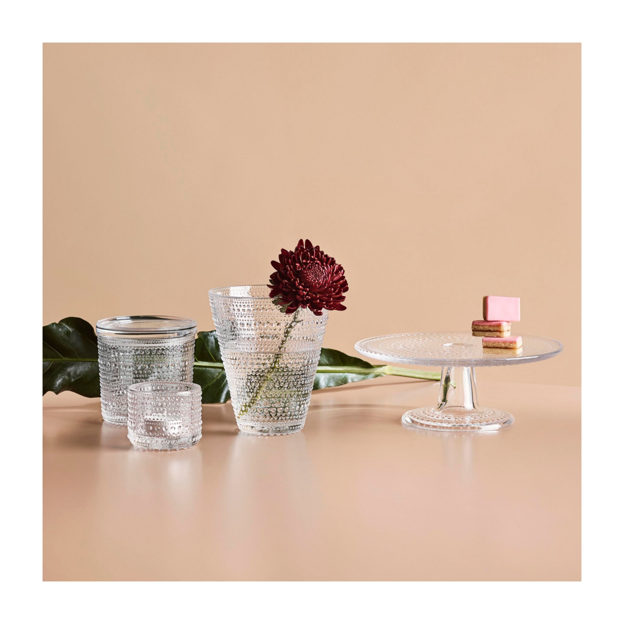 Khay bánh có chân Kastehelmi đường kính 240mm Iittala