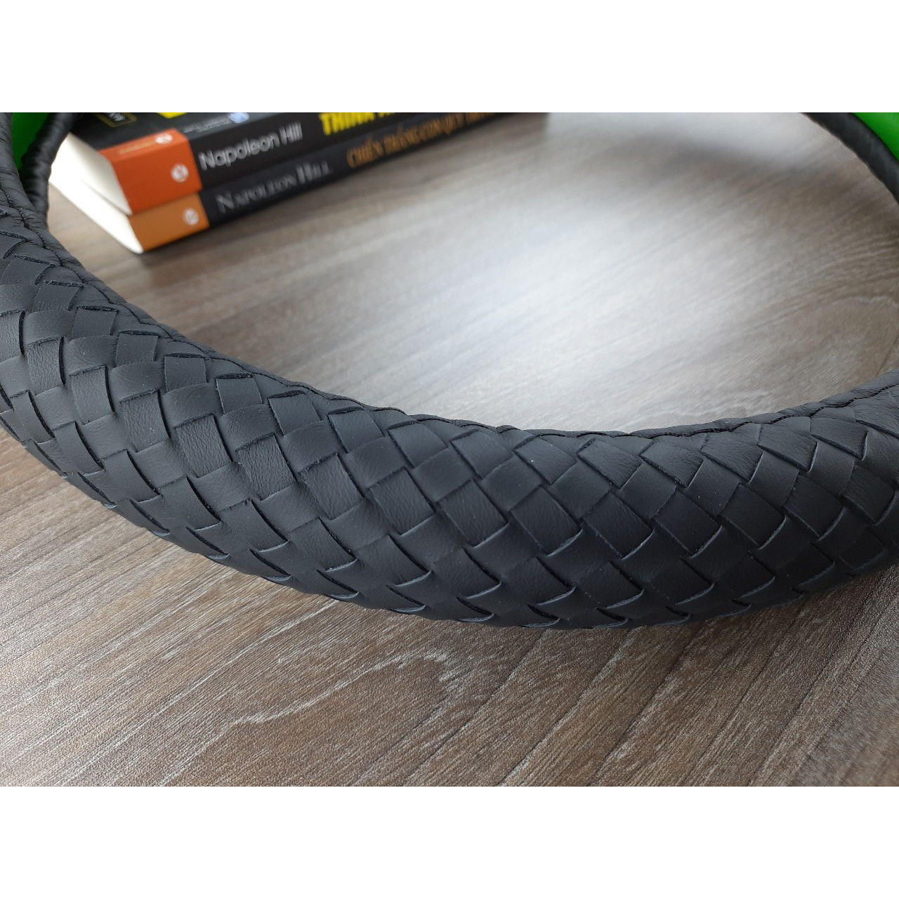 Bọc vô lăng cao cấp dành cho Mercedes  chất liệu da thật - Khâu tay 100% size M phù hợp các loại xe nhãn hiệu Macsim mã 8991