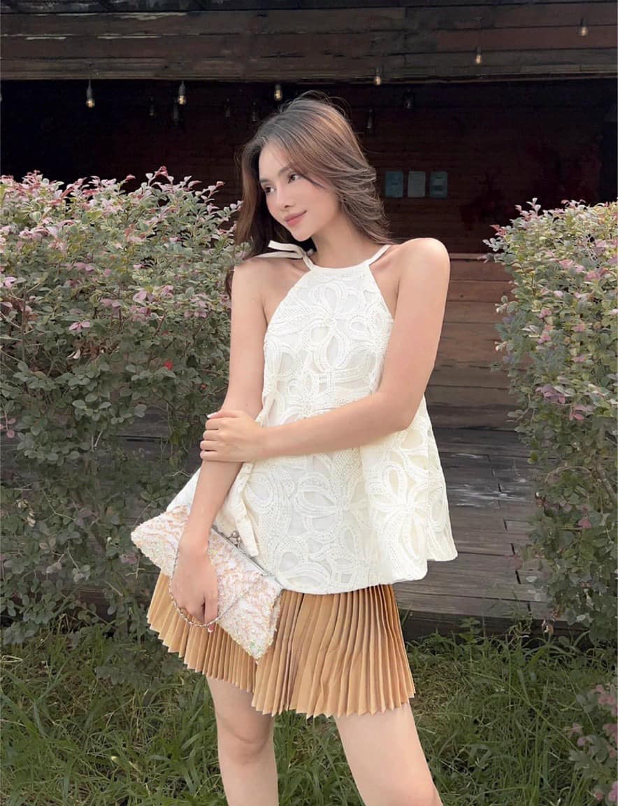 Áo cổ yếm chất liệu ren nơ tiểu thư