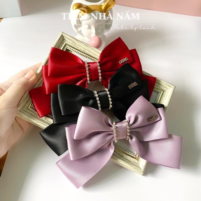 KẸP TÓC NƠ 3 TẦNG VIỀN ĐÁ KÈM TAG CHỮ TIỂU THƯ CAO CẤP - h