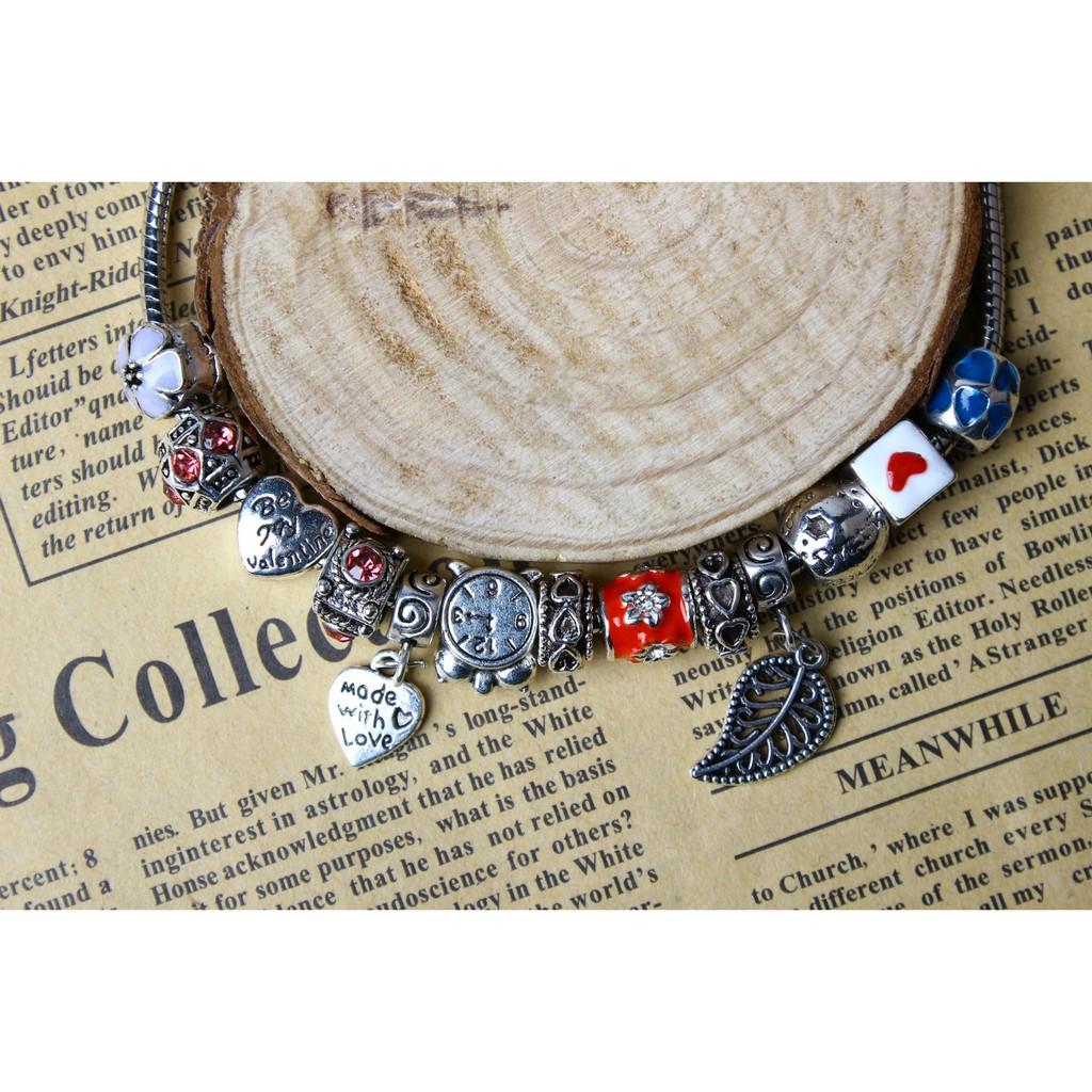 Vòng tay charm đồng hồ và chiếc lá